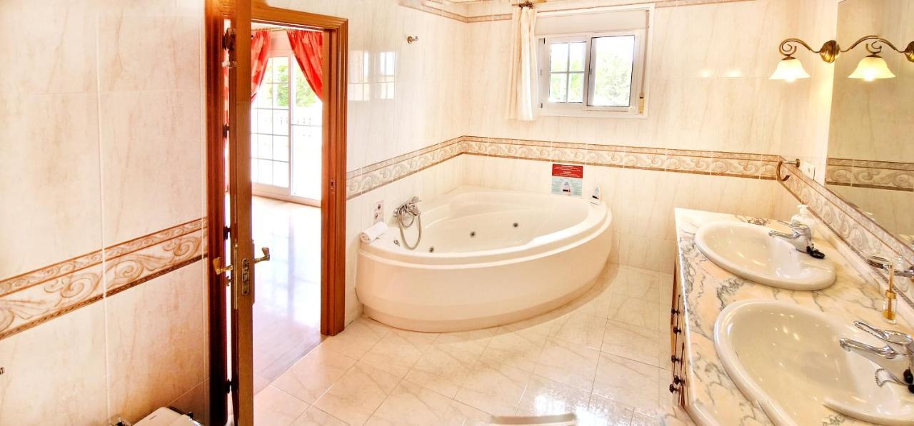 Golden Villa Costa Del Sol - Big Private Pool - Bbq - Good Location Fuengirola Exteriér fotografie